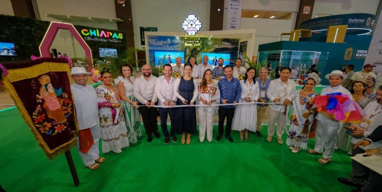 La gobernadora Mara Lezama y autoridades federales cortaron el listón inaugural del stand que representa la oferta turística de Quintana Roo.