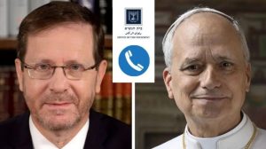 El Papa León XIV durante la transmisión de su mensaje de paz desde la Ciudad del Vaticano hacia el mundo.