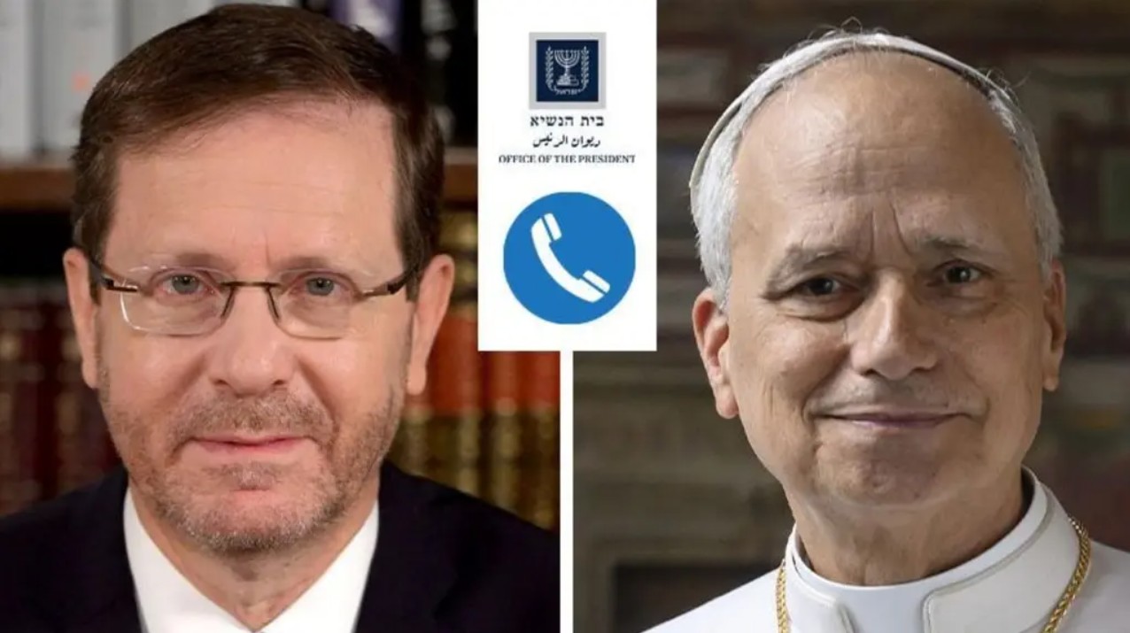 El Papa León XIV durante la transmisión de su mensaje de paz desde la Ciudad del Vaticano hacia el mundo.