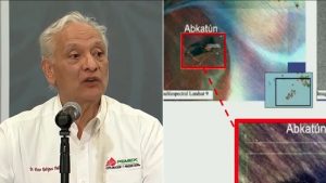 Personal de la Secretaría de Marina coordina la recolección de residuos tóxicos y sargazo contaminado en las playas del litoral afectado.