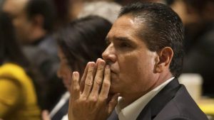 La presidenta Claudia Sheinbaum informó que la ficha roja de Interpol está activa para capturar a Silvano Aureoles en cualquier país.