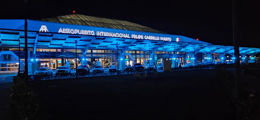 Las salas de espera del Aeropuerto Internacional de Tulum lucen con menor afluencia debido a la cancelación de diversas rutas internacionales.