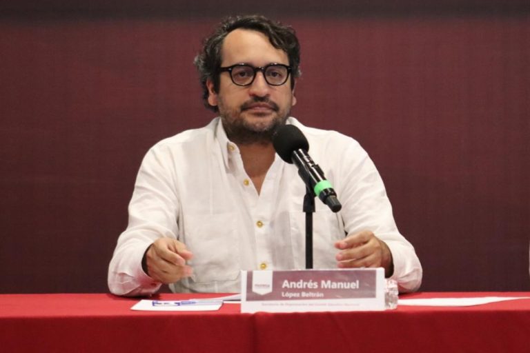 El político Andrés Manuel López Beltrán en Morena deja sus funciones operativas para concentrarse en su postulación por Tabasco.