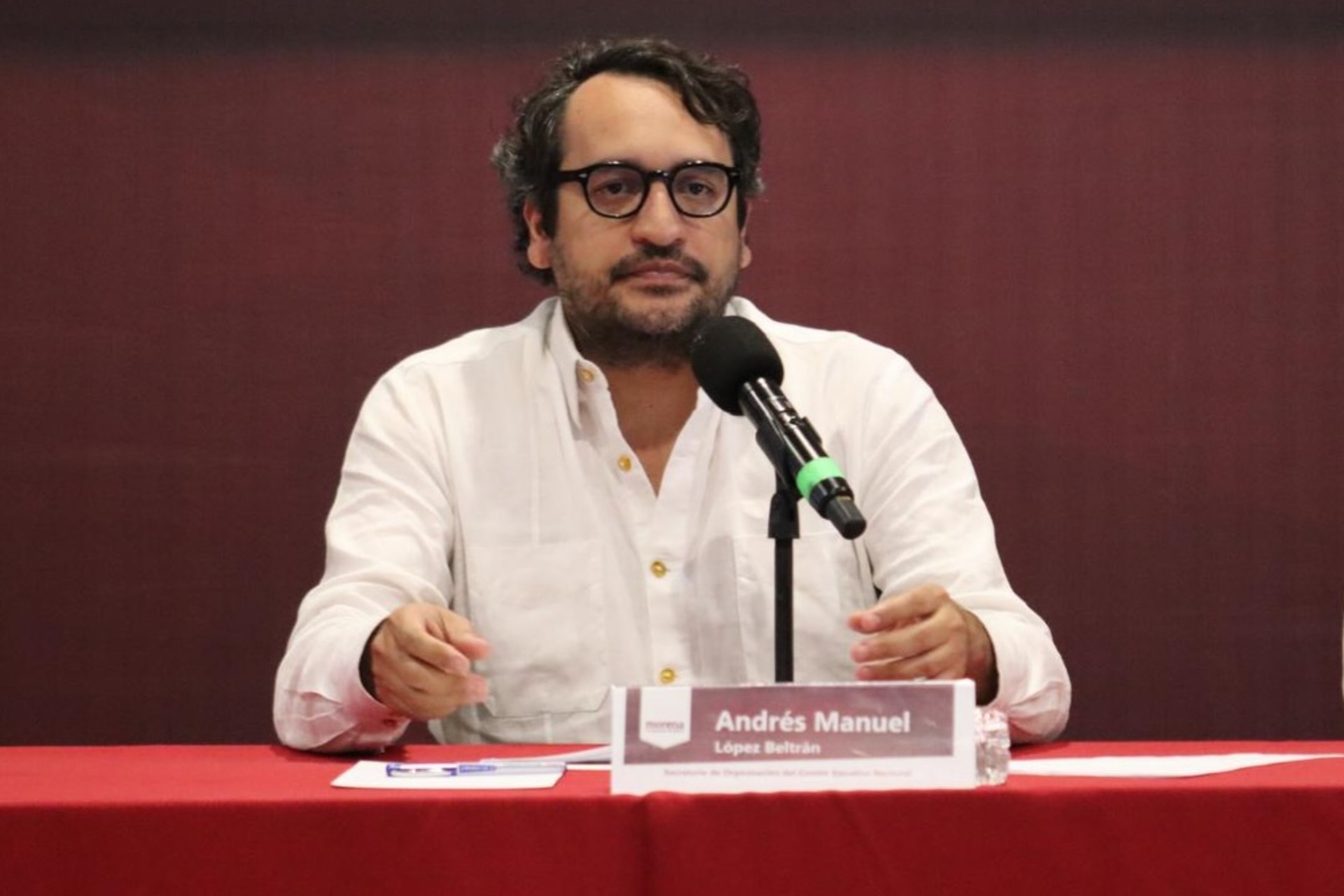 El político Andrés Manuel López Beltrán en Morena deja sus funciones operativas para concentrarse en su postulación por Tabasco.