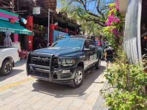 Las fuerzas de seguridad resguardaron el perímetro durante el cateo en Animalandia para facilitar las labores de la Fiscalía.