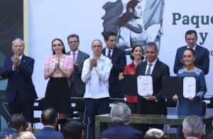 La presidenta Claudia Sheinbaum encabezó la firma para renovar el Paquete contra la Inflación y la Carestía junto a líderes empresariales en el Palacio Nacional.