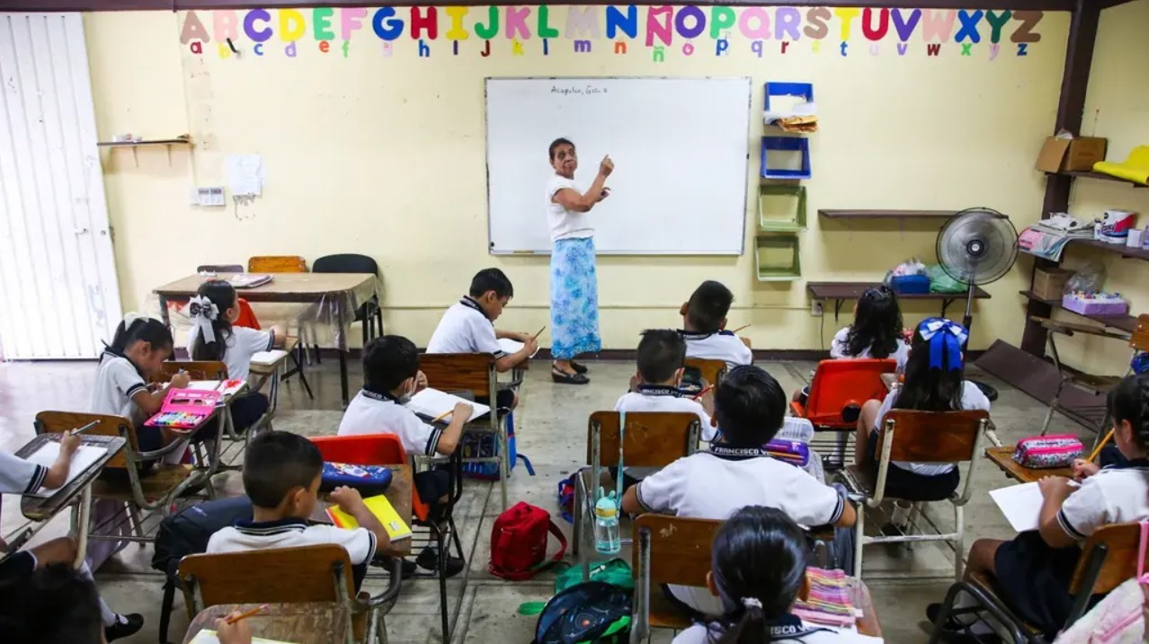 El magisterio oaxaqueño mantiene su postura de no adelantar el fin del ciclo escolar pese a las altas temperaturas registradas recientemente.