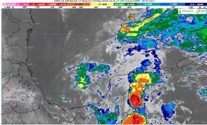 Los puertos de la entidad permanecen en vigilancia ante el incremento del oleaje por las lluvias en Quintana Roo.