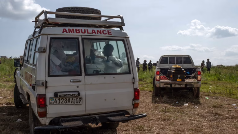 OMS brote ébola: El director de la Organización Mundial de la Salud solicitó un alto el fuego urgente para permitir el ingreso de brigadas médicas en el este del Congo.
