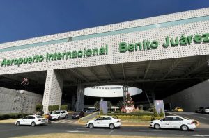 Flamazo instalaciones navales AICM: Personal de emergencia atiende el reporte de una explosión por acumulación de gas en el comedor de la Marina del aeropuerto capitalino.