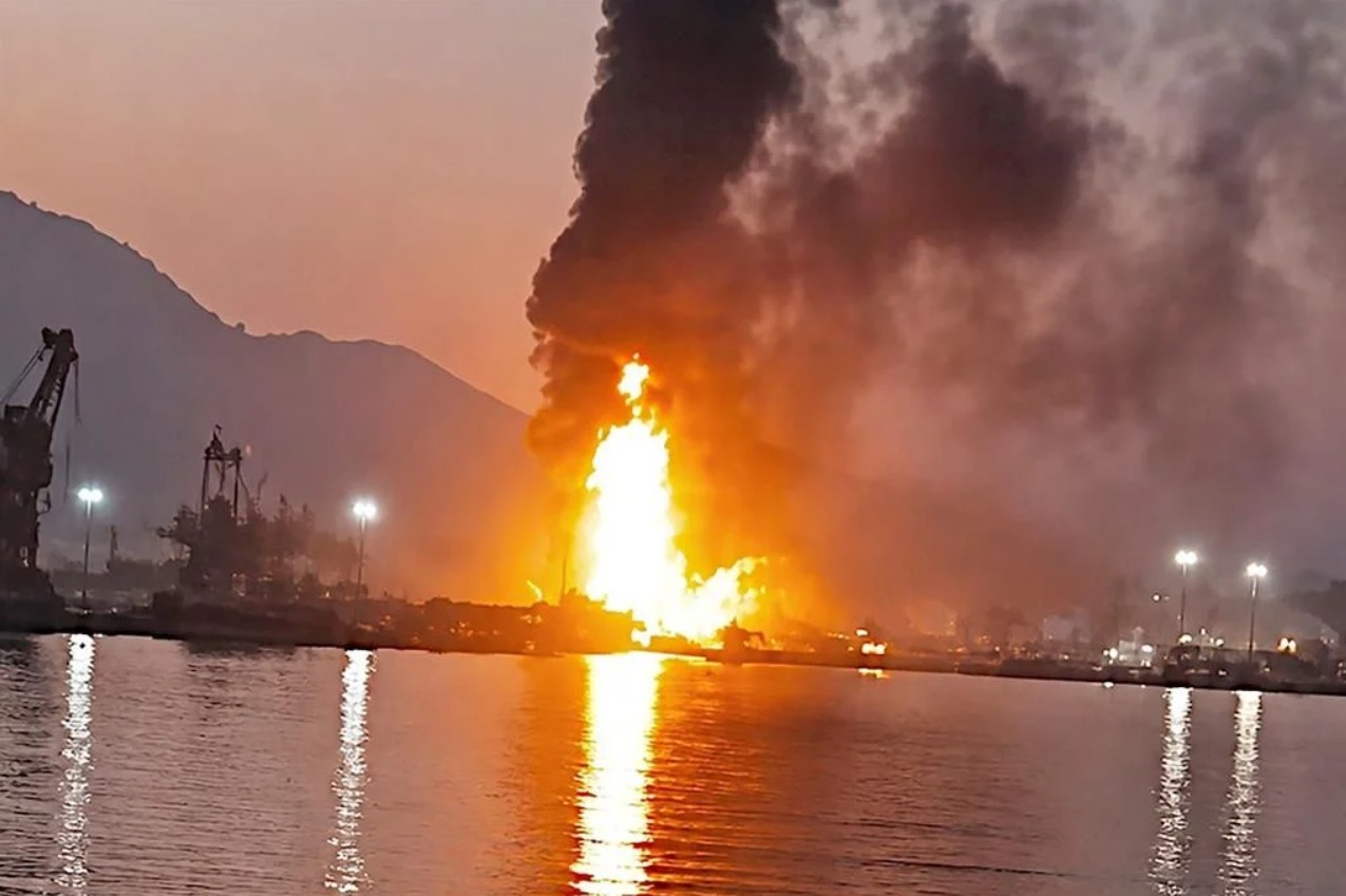 Sistemas de defensa de Emiratos Árabes interceptan misiles durante el ataque reportado.