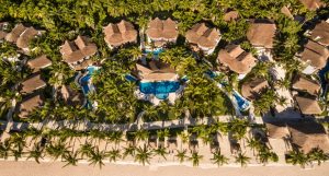El resort El Dorado Royale se convertirá en el epicentro de la pasión futbolística durante el verano de 2026.