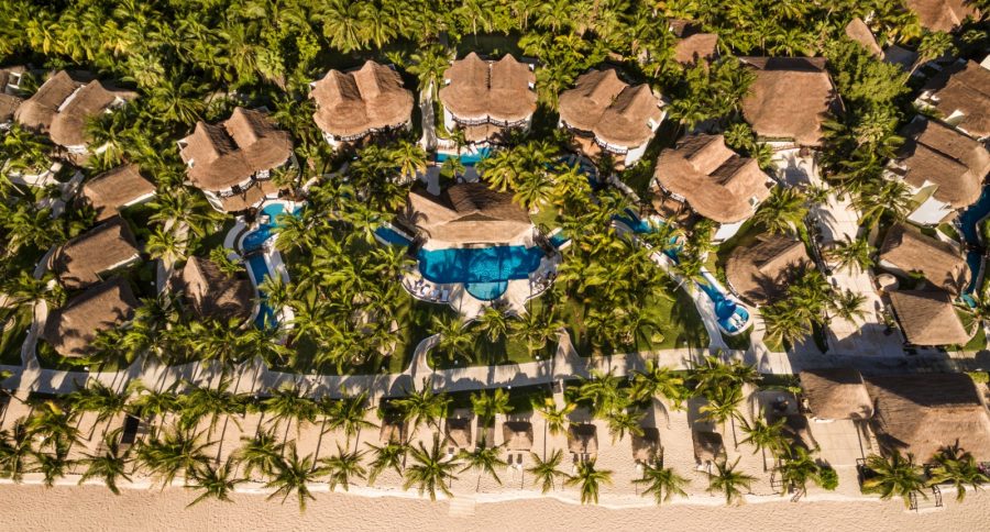 El resort El Dorado Royale se convertirá en el epicentro de la pasión futbolística durante el verano de 2026.