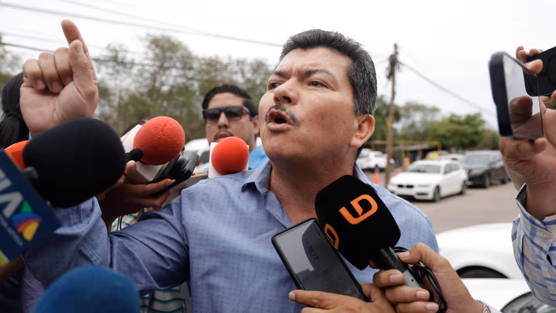Marco Antonio Almanza Avilés grabó un video desde el Jardín Botánico de Culiacán para desmentir las notas sobre su supuesta huida.