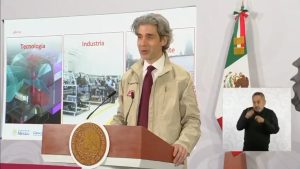 El nuevo vehículo mexicano destaca por su capacidad de cargarse directamente en cualquier toma de corriente doméstica.