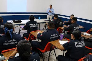 Los elementos operativos de la corporación reciben sus estímulos correspondientes al Ejercicio Fiscal en Playa del Carmen.