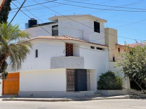 Atacan en Culiacán vivienda vinculada a Rocha Moya