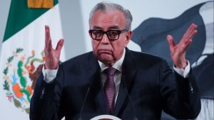 La presidenta Claudia Sheinbaum desmintió los rumores sobre la salida de Rubén Rocha Moya de su residencia en Sinaloa.