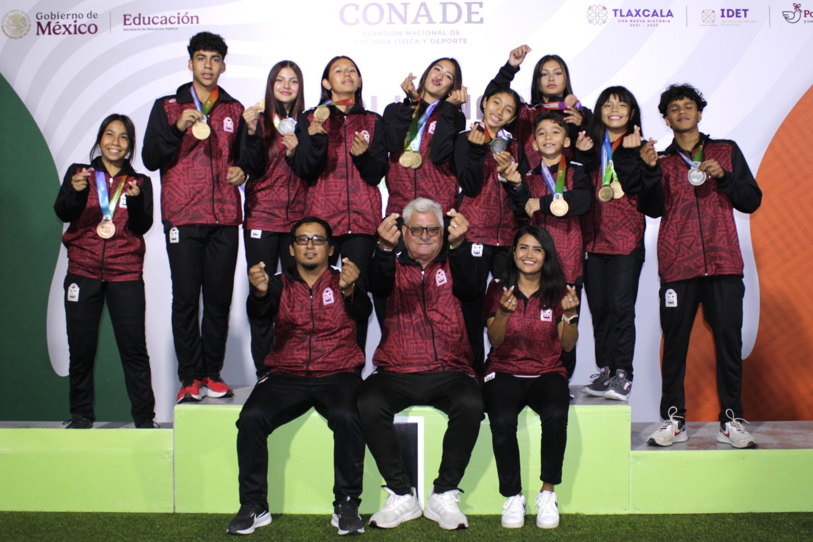 Los seleccionados estatales de patines sobre ruedas lucieron sus medallas ganadas durante la primera jornada de la Olimpiada Nacional CONADE 2026.