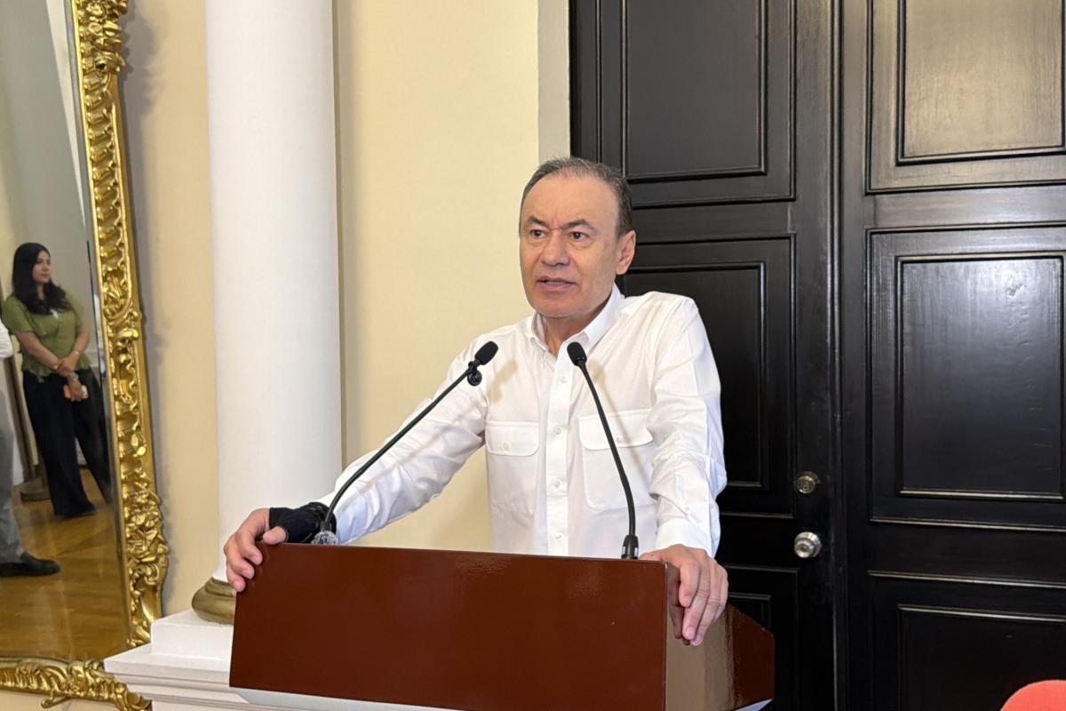 El gobernador de Sonora, Alfonso Durazo Montaño, ofreció precisiones sobre su situación migratoria en conferencia de prensa.