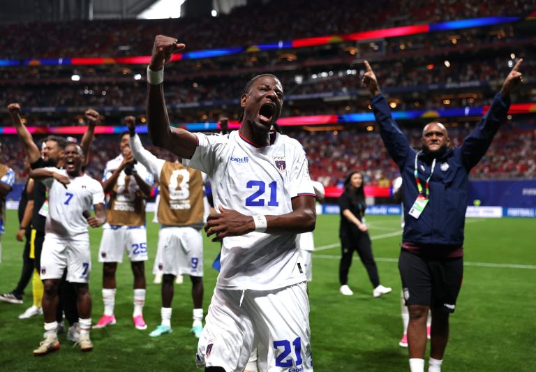 Los jugadores de Cabo Verde celebran el histórico empate sin goles ante España en el arranque del Grupo H.
