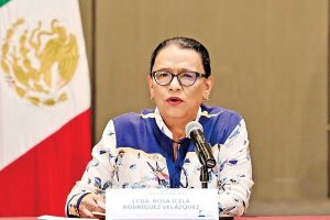 Representantes del gobierno de México dialogan con los dirigentes de la CNTE en la sede de la Secretaría de Gobernación.