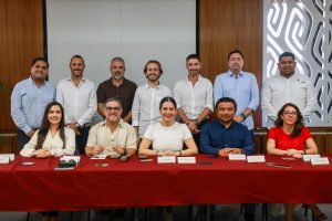 La alcaldesa Estefanía Mercado sostuvo una reunión con líderes hoteleros para evaluar las estrategias contra el arribo de sargazo.