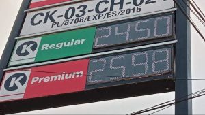 César Iván Escalante Ruiz informa que el precio de la gasolina regular promedia los 23.68 pesos por litro en el país.