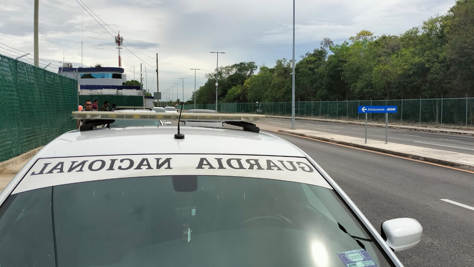 Los transportistas federales acusan bloqueos constantes para realizar su trabajo en las diferentes terminales aéreas.