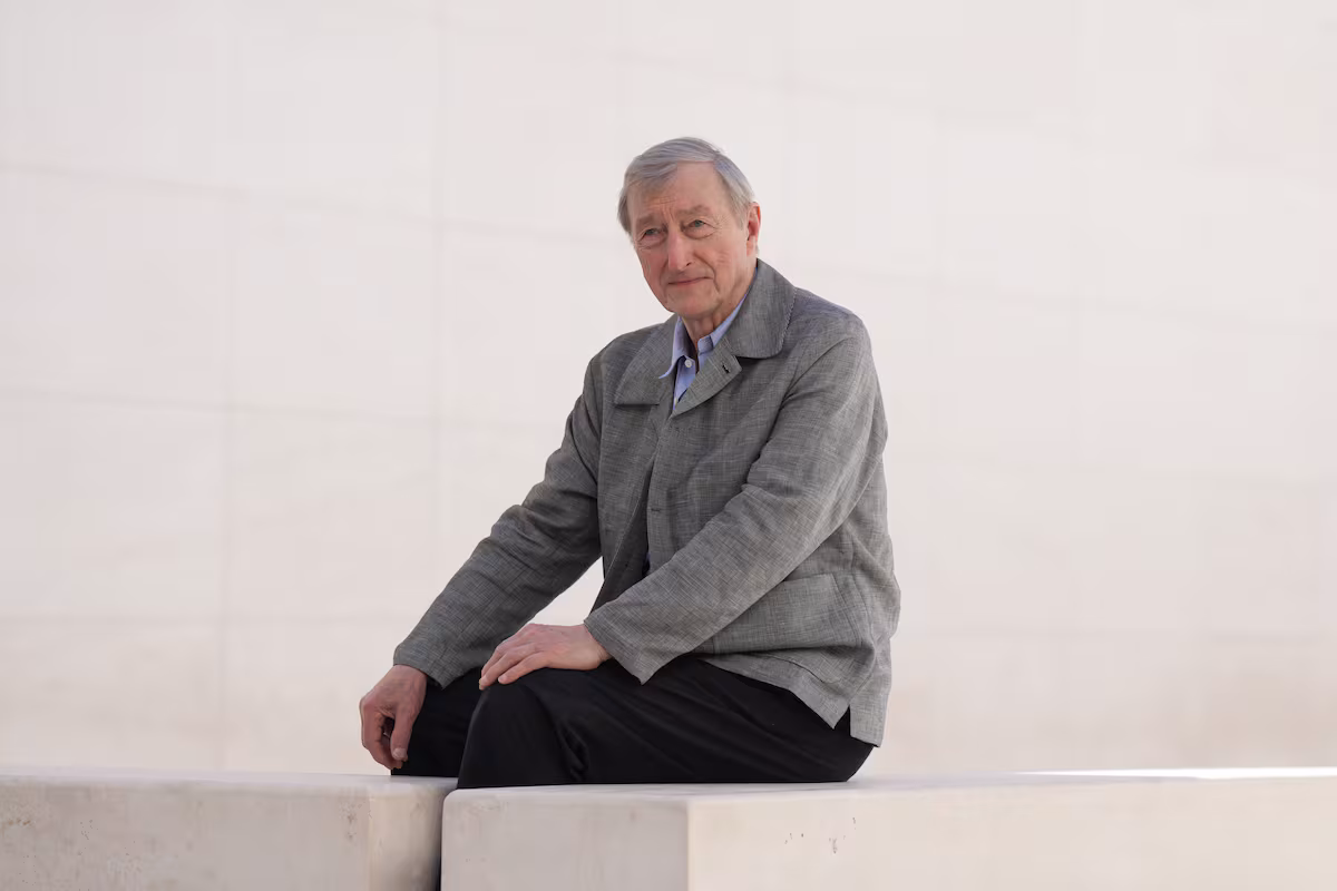 El escritor británico Julian Barnes recibe el reconocimiento internacional del Premio Princesa de Asturias de las Letras.