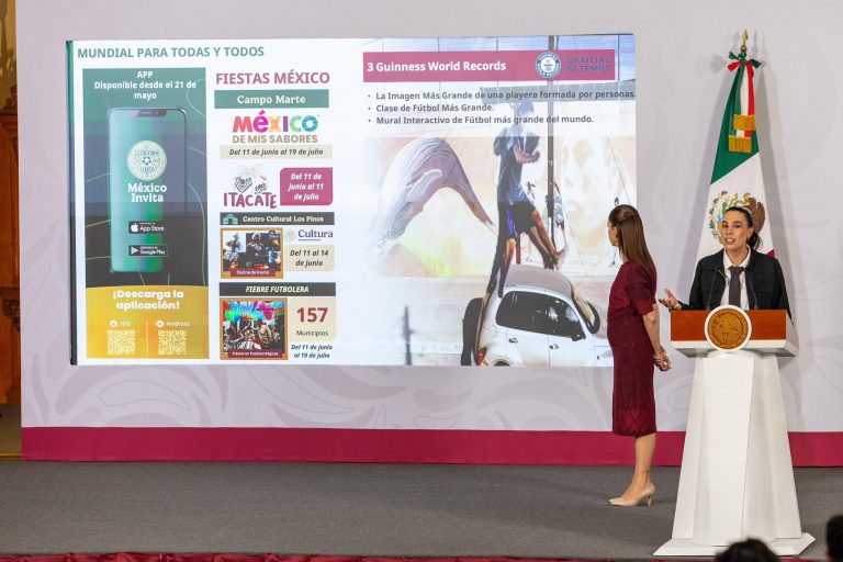 La secretaria de Turismo, Josefina Rodríguez Zamora, expuso las ventajas de la nueva plataforma digital durante la conferencia presidencial.