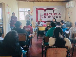 El programa La Escuela es Nuestra entrega recursos directamente a los comités de padres de familia para mejorar los planteles.