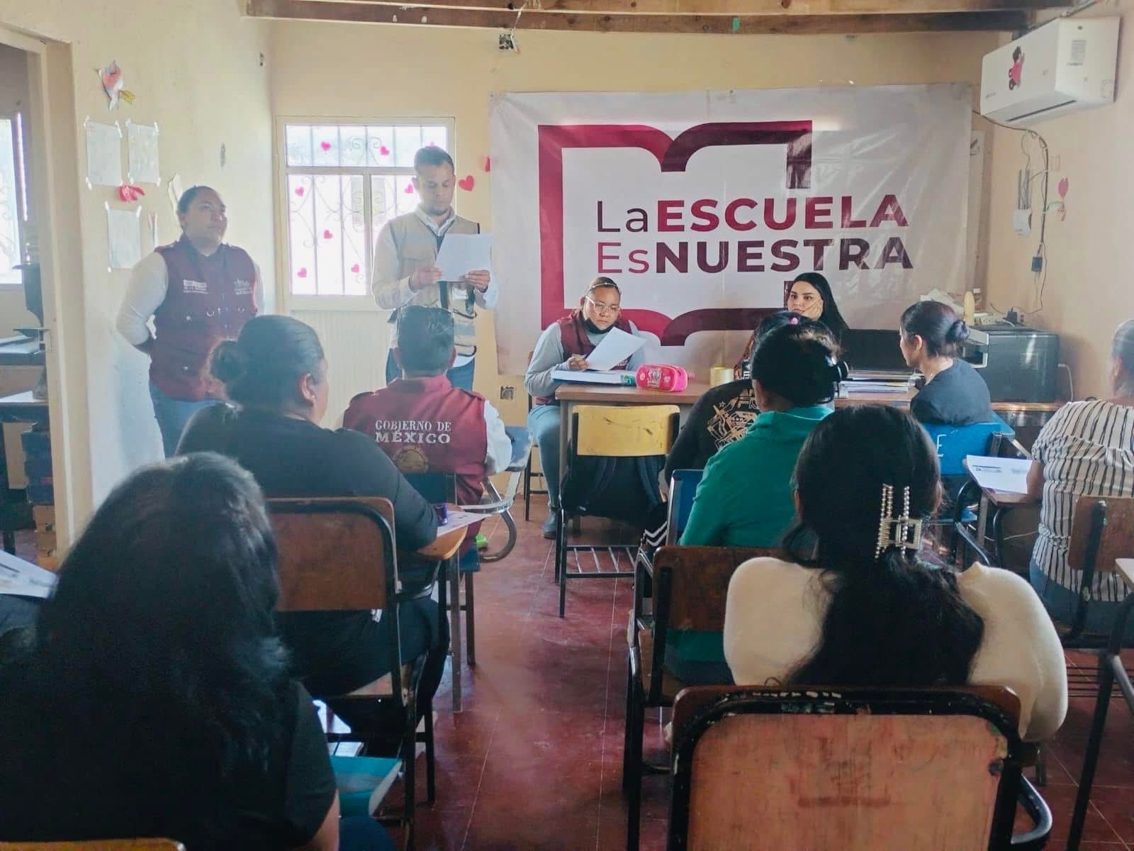 El programa La Escuela es Nuestra entrega recursos directamente a los comités de padres de familia para mejorar los planteles.
