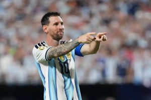 Lionel Messi celebra uno de sus goles e impone una serie de impresionantes récords de Messi en el Mundial.