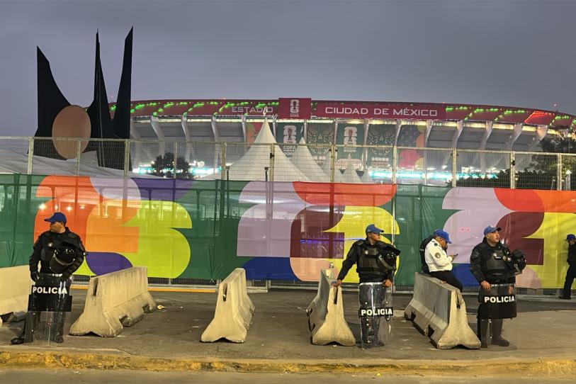 Integrantes de las marchas de la CNTE en CDMX se concentran en la estación Tasqueña afectando la vialidad.