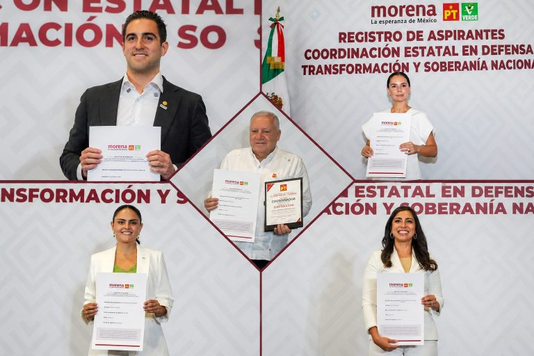 Los cinco aspirantes quintanarroenses durante su registro oficial en las instalaciones del World Trade Center de la Ciudad de México.
