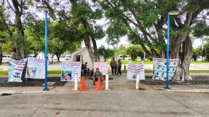 La líder del colectivo Madres Buscadoras de Quintana Roo permanece en los jardines de la Terminal