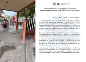 Elementos de la Guardia Nacional y de la Policía Municipal resguardaron los accesos principales de la institución educativa.