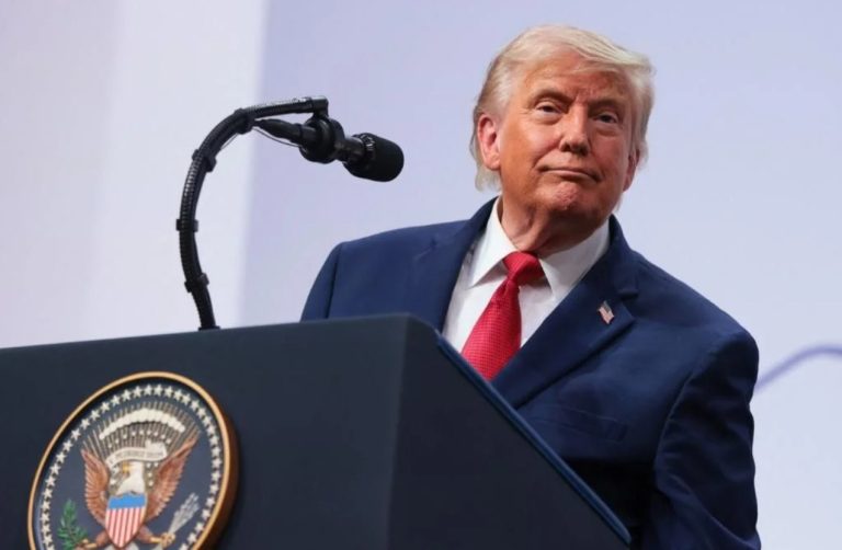 El presidente Donald Trump arremetió con nuevas críticas hacia México al concluir las reuniones de la cumbre del G7 en Francia.