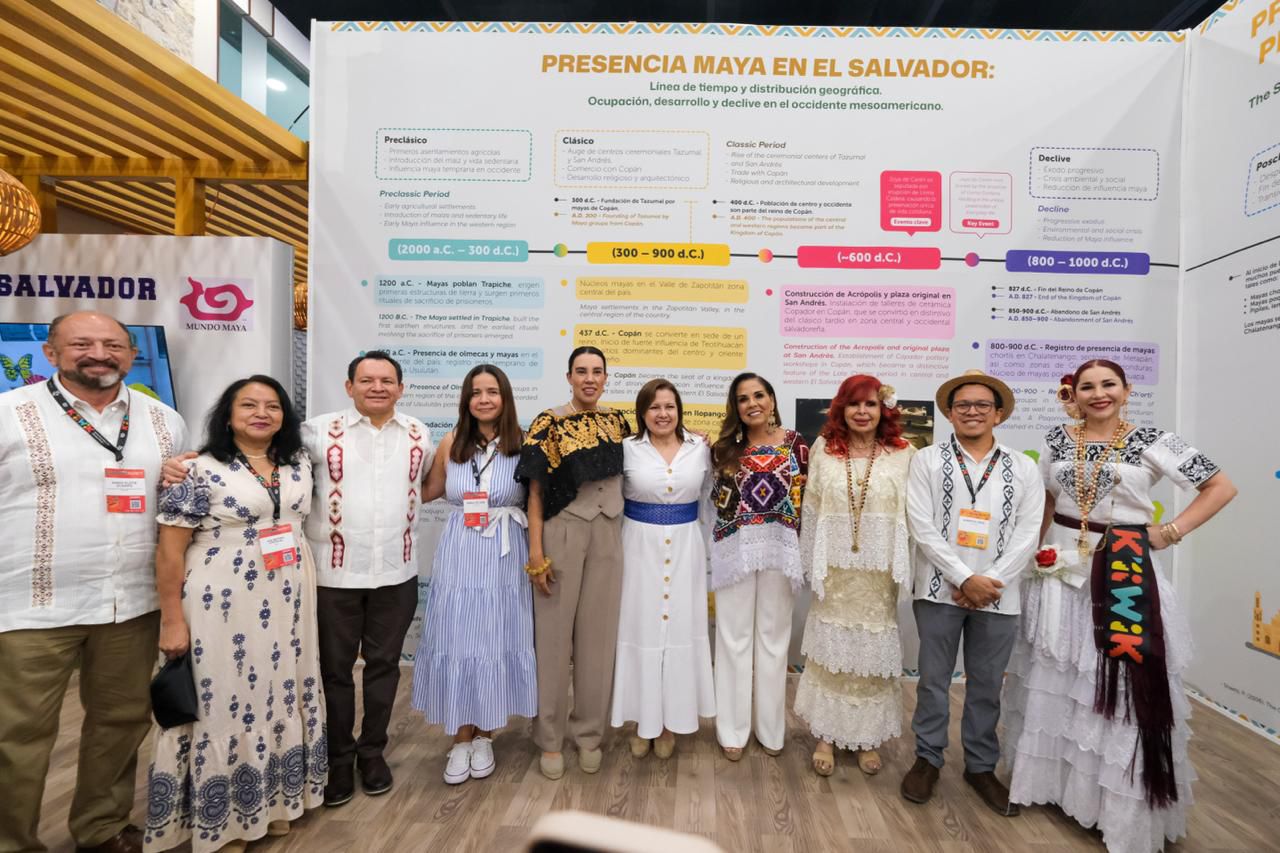 La gobernadora Mara Lezama Espinosa saludó a los artesanos y representantes de las cooperativas comunitarias durante la inauguración de la feria.
