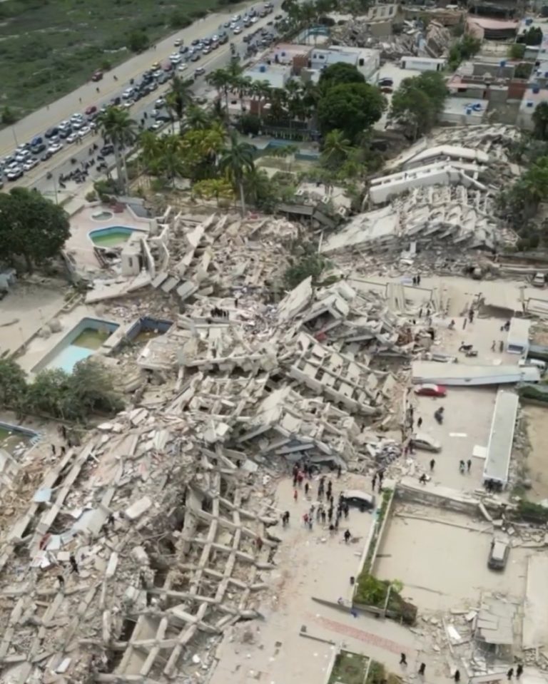 Los equipos de rescate intensifican la búsqueda de personas atrapadas tras los graves terremotos en Venezuela.