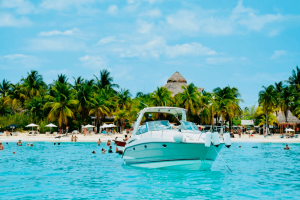 Las autoridades ambientales incrementan la vigilancia en los arrecifes de Punta Cancún para detectar actividades turísticas no autorizadas.