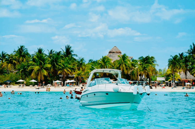 Las autoridades ambientales incrementan la vigilancia en los arrecifes de Punta Cancún para detectar actividades turísticas no autorizadas.