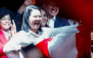 Keiko Fujimori recibe acreditación oficial como mandataria de Perú