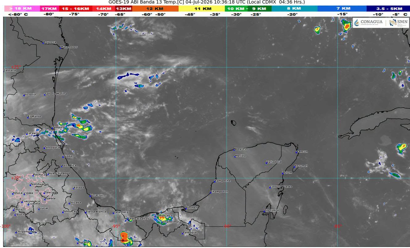 Las costas resienten el incremento del oleaje y los vientos causados por la humedad del mar Caribe.