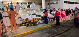 Elementos de rescate y seguridad acudieron al conato de incendio en el Hospital de Chetumal para salvaguardar a los internos.