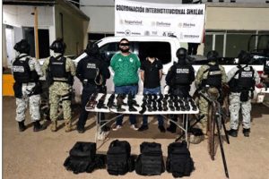 Elementos de las fuerzas armadas coordinaron el operativo para lograr la detención de El 20 en Villa Unión.