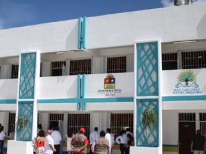 La colectiva social exigió detener el cobro de cuotas condicionadas para la inscripción en las escuelas públicas.