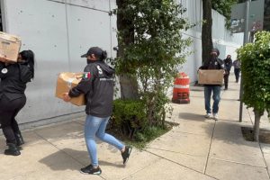 Un convoy de la Secretaría de Marina resguardó el traslado de los expedientes del caso de Ernesto Ruffo Appel hacia las oficinas de la FEMDO.