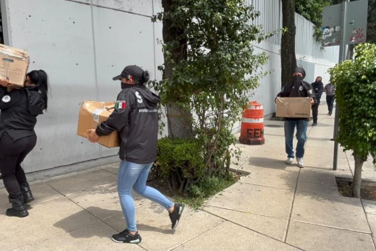 Un convoy de la Secretaría de Marina resguardó el traslado de los expedientes del caso de Ernesto Ruffo Appel hacia las oficinas de la FEMDO.